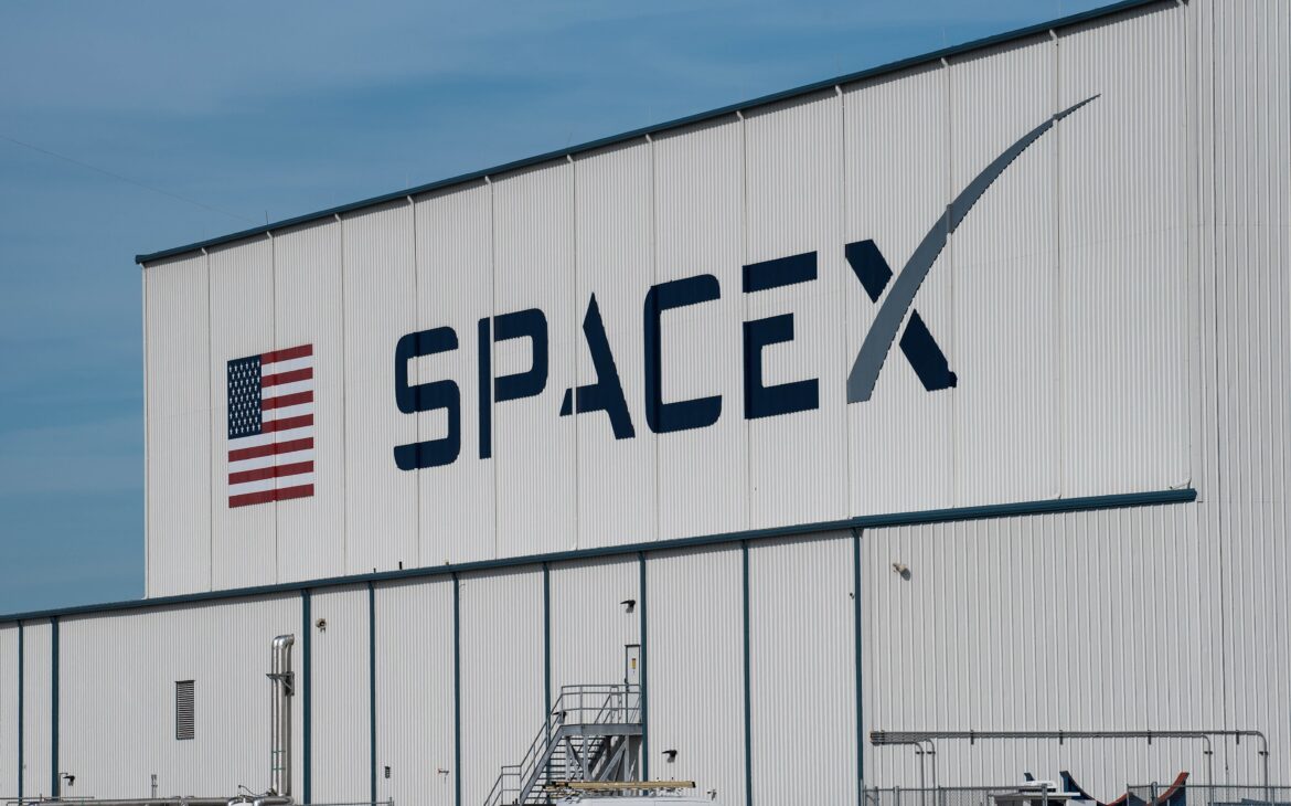 Start einer SpaceX-Rakete vor dem geplanten Rekord-Börsengang im Juni 2026